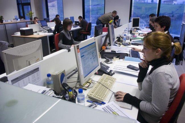 La población ocupada cae un 3,5% en Euskal Herria en el 2013